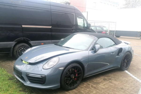 Белорус привез из Германии в Литву два Porsche и получил уголовное дело Белорус привез из Германии в Литву два Porsche и получил уголовное дело