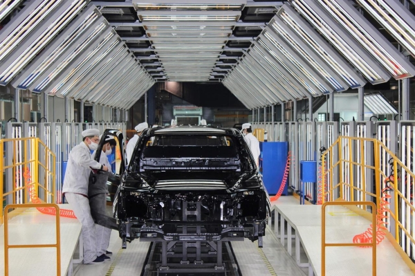 На это стоит посмотреть: вот как в Китае собирают пикапы для Беларуси