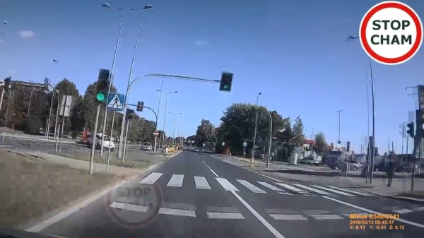 В Белостоке обсуждают лихой маневр водителя из Беларуси В Белостоке обсуждают лихой маневр водителя из Беларуси